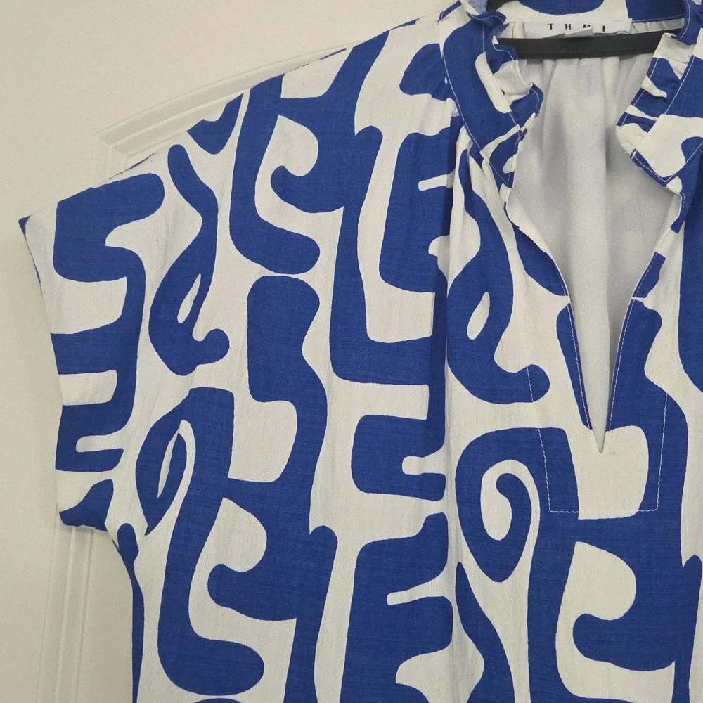 THML adorable Dress In Great Condition. Blue/white Geometric Type Pattern. 💙 - Picture 4 of 12